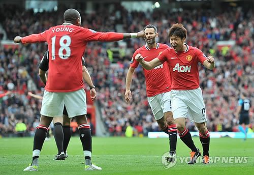 맨유가 지난 2일(한국시간) 공식 홈페이지를 통해 패트릭 도르구 영입을 발표했다. 계약 기간은 2030년 여름까지이며 1년 연장옵션도 포함돼 있다.&nbsp;맨유는 3년 만에 박지성의 등번호 13번을 새로운 영입생에게 부여했다. 연합뉴스