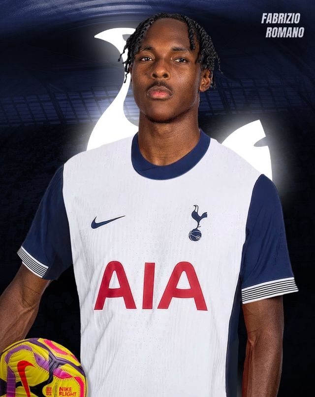 글로벌 매체 디 애슬레틱은 3일(한국시간) 토트넘 홋스퍼는 바이에른 뮌헨 공격수 마티스 텔과 임대 계약을 체결할 예정이라고 보도했다. 2005년생 프랑스 공격수 텔은 최근까지 토트넘 이적을 원하지 않았지만 토트넘 사령탑 안지 포스테코글루 감독의 전화 설득에 마음을 바꿔 토트넘으로 이적하기로 결정한 것으로 알려졌다. 로마노 SNS