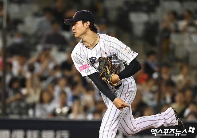 지난해 일본프로야구(NPB) 센트럴리그 평균자책점 1위에 오른 우완 타카하시 히로토가 내년 3월 열리는 2026 월드베이스볼클래식(WBC) 출전에 강한 의지를 보이고 있다. 그는 지난해 11월 WBSC 프리미어12 한국과의 경기에 선발등판해 4이닝 2실점으로 고전한 바 있다. 사진 엑스포츠뉴스 DB