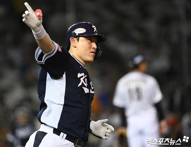 지난해 11월 2024 WBSC 프리미어12 조별리그에서 일본의 에이스 타카하시 히로토를 상대로 홈런을 때려냈던 LG 트윈스 포수 박동원. 사진 엑스포츠뉴스 DB