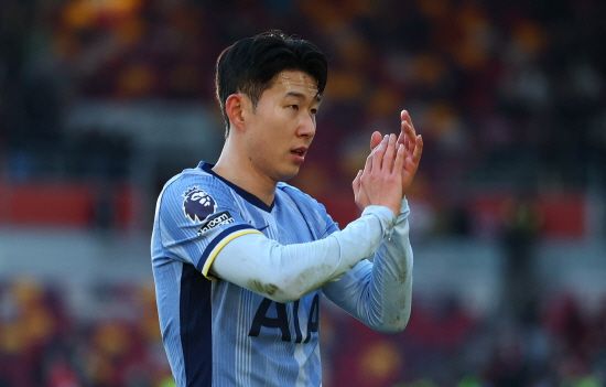 손흥민이 우승에 대한 의지를 강조했다. 토트넘은 7일 오전 영국 리버풀 안필드에서 열리는 2024-2025 잉글랜드 리그컵 준결승 2차전 리버풀과의 원정 경기를 치른다. 손흥민은 3일 프리미어리그 브렌트퍼드전에서 토트넘의 2-0 승리를 이끈 뒤 '준결승 2차전에 모든 것을 쏟아붓자', '웸블리(결승 장소)에 가자'며 강한 의지를 드러냈다. 연합뉴스