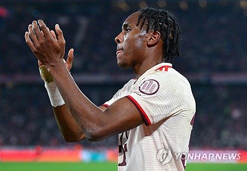 글로벌 매체 디 애슬레틱은 3일(한국시간) 토트넘 홋스퍼는 바이에른 뮌헨 공격수 마티스 텔과 임대 계약을 체결할 예정이라고 보도했다. 2005년생 프랑스 공격수 텔은 최근까지 토트넘 이적을 원하지 않았지만 토트넘 사령탑 안지 포스테코글루 감독의 전화 설득에 마음을 바꿔 토트넘으로 이적하기로 결정한 것으로 알려졌다. 연합뉴스 