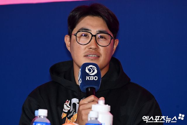 22일 오후 서울 롯데호텔 서울에서 열린 '2024 신한 SOL Bank' KBO 미디어데이에 참석한 한화 채은성이 취재진의 질문에 답하고 있다. 엑스포츠뉴스DB