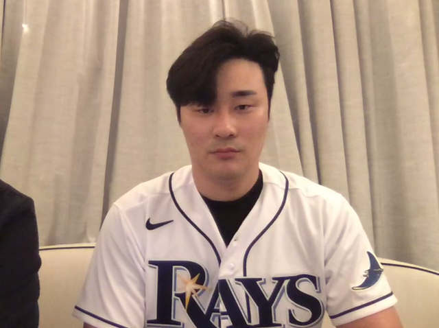 김하성이 4일 줌 화상 인터뷰를 통해 탬파베이 레이스로의 FA 이적 소감 및 각오를 밝혔다. 줌 화상 인터뷰 캡처