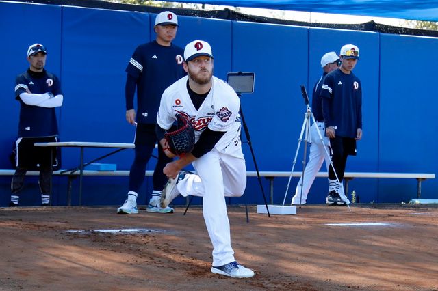 두산 베어스 새 외국인 투수 콜 어빈이 호주 시드니 스프링캠프 훈련에 임하고 있다. 두산 베어스