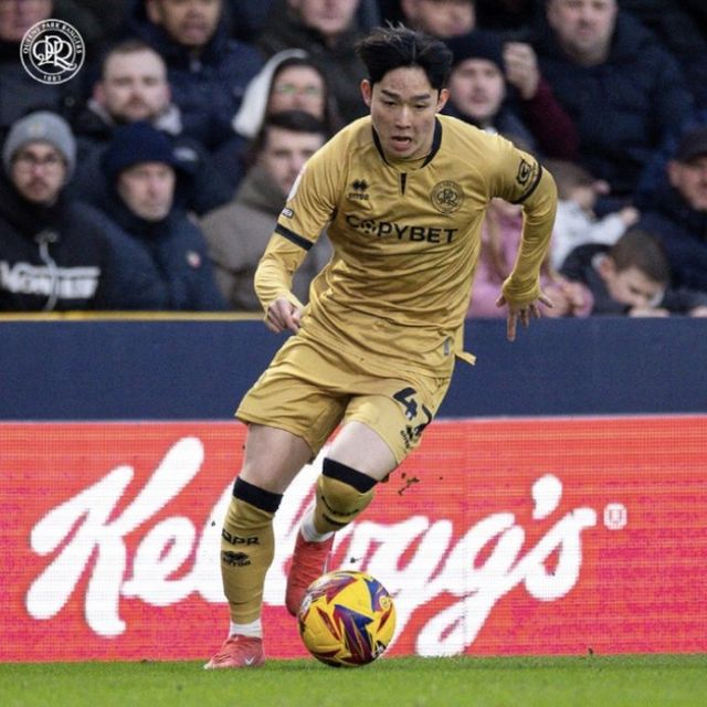 양민혁이 다시 한번 그라운드를 밟으면서 2경기 연속 교체 출전에 성공했다. 퀸즈 파크 레인저스(QPR)는 5일 영국 런던의 로프터스 로드 스타디움에서 열린 블랙번 로버스와의 2024-2025시즌 챔피언십 31라운드 홈경기에서 2-1로 승리했다. QPR은 승점41(10승11무10패)이 되면서 13위로 올라섰다. 블랙번이 5위를 달리며 승격권에 자리잡은 팀이란 점에서 승리가 더욱 값졌다. 양민혁은 후반 21분 교체로 투입되면서 약 24분 가량 그라운드를 누볐다. 2경기 연속 교체 출전하면서 QPR에서 입지를 다져가는데 성공했다. QPR