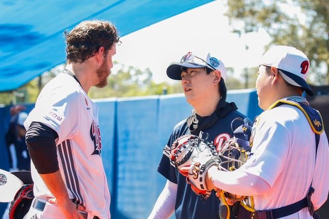 두산 베어스 포수 양의지가 외국인 투수 콜 어빈과 잭 로그에 대한 기대감을 내비쳤다. 두산 베어스