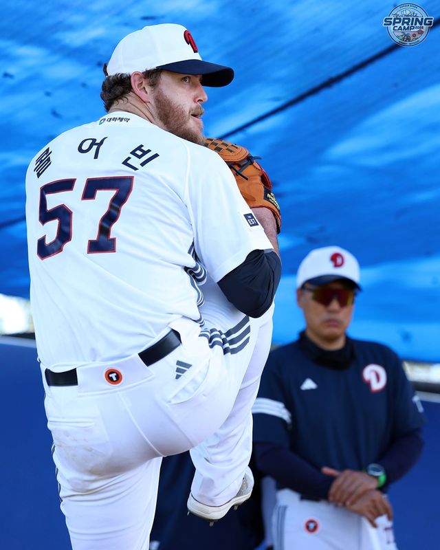 두산 새 외국인 투수 콜 어빈이 2월 5일 호주 시드니 블랙타운 스프링캠프 훈련에서 캠프 세 번째 불펜 투구 40구를 소화했다. 두산 베어스