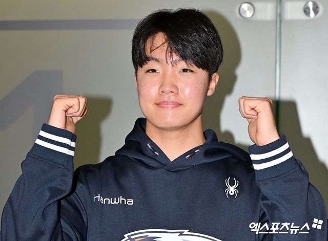 한화 투수 정우주는 최고 시속 155㎞ 포심 패스트볼을 지닌 특급 재능으로 많은 기대를 받고 있다. 엑스포츠뉴스 DB