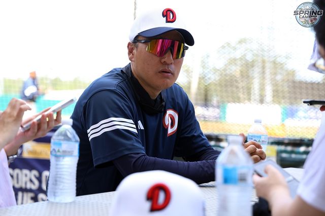 두산 베어스 이승엽 감독이 투수 최지강과 내야수 박준영의 1군 스프링캠프 제외 배경을 설명했다. 두산 베어스