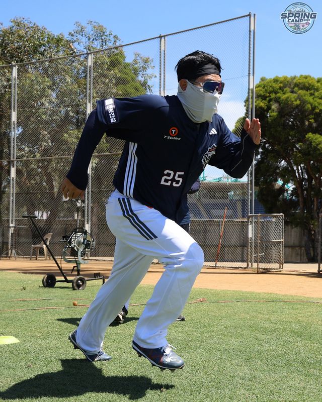 두산 베어스 포수 양의지가 호주 블랙타운 스프링캠프에서 훈련에 임하고 있다. 두산 베어스