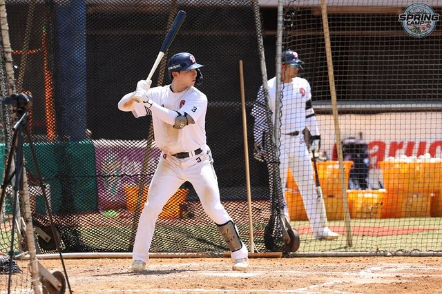 두산 베어스 내야수 임종성이 캠프 첫 라이브 배팅에서 첫 홈런을 쏘아 올렸다. 두산 베어스 