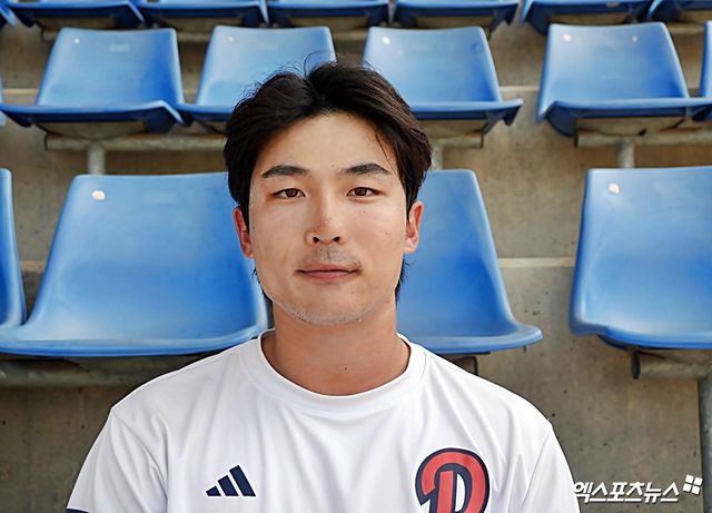 두산 베어스 내야수 이유찬이 6일 호주 블랙타운 스프링캠프에서 취재진과 만나 인터뷰에 응하고 있다. 블랙타운, 김근한 기자