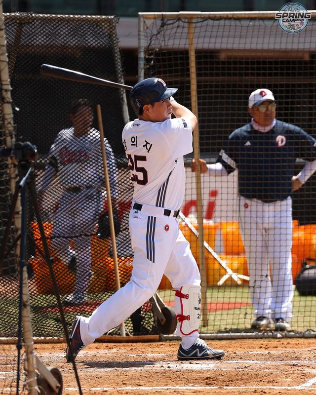 두산 베어스 포수 양의지가 호주 블랙타운 스프링캠프에서 훈련에 임하고 있다. 두산 베어스