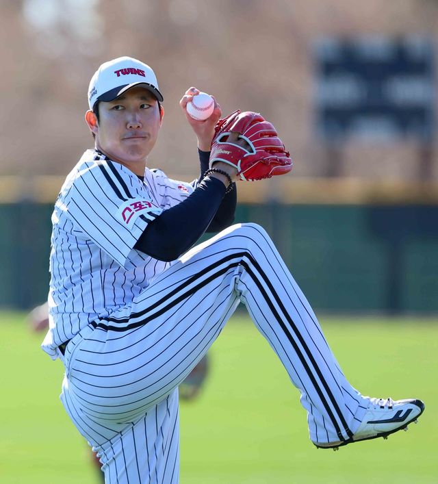 LG 트윈스 투수 손주영이 7일 미국 애리조나 스프링캠프에서 두 번째 불펜 투구를 소화했다. LG 트윈스