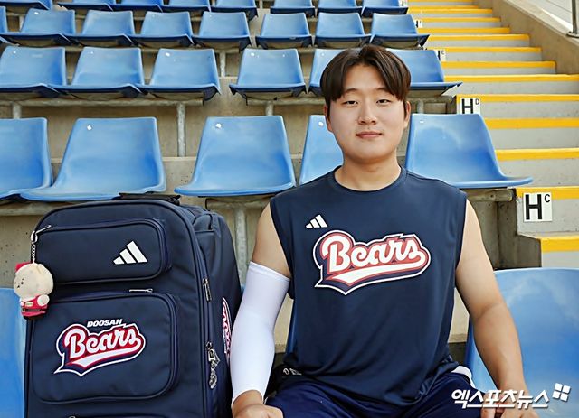 두산 베어스 투수 김택연이 호주 블랙타운 스프링캠프에서 취재진과 인터뷰에 응하고 있다. 누가 망곰일까. 블랙타운, 김근한 기자