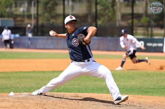 두산 베어스 투수 권휘가 호주 블랙타운 스프링캠프에서 투구 훈련에 임하고 있다. 두산 베어스