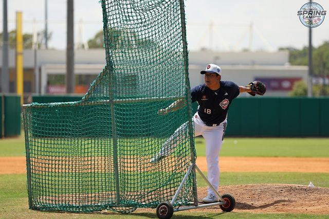 두산 베어스 투수 권휘가 호주 블랙타운 스프링캠프에서 투구 훈련에 임하고 있다. 두산 베어스