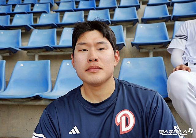 두산 베어스 외야수 강현구가 호주 블랙타운 스프링캠프에서 취재진과 인터뷰에 응하고 있다. 블랙타운, 김근한 기자