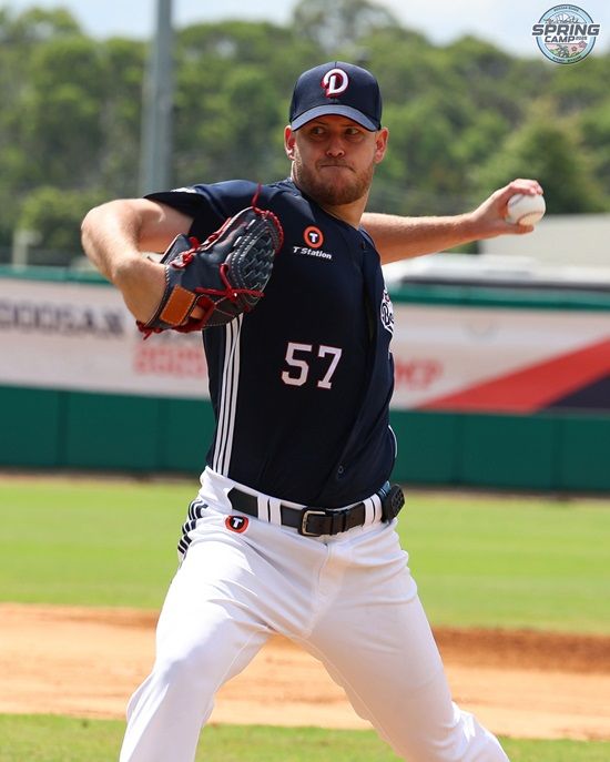 두산 베어스 외국인 투수 콜 어빈이 9일 호주 블랙타운 스프링캠프에서 첫 라이브 피칭을 소화했다. 두산 베어스