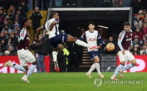 토트넘이 10일(한국시간) 영국 버밍엄에 있는 빌라파크에서 열린 애스턴 빌라와의 2024-2025시즌 FA컵 4라운드 맞대결에서 1-2로 패했다.&nbsp;연합뉴스