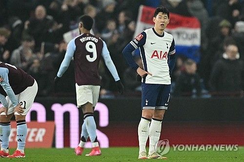 토트넘이 10일(한국시간) 영국 버밍엄에 있는 빌라파크에서 열린 애스턴 빌라와의 2024-2025시즌 FA컵 4라운드 맞대결에서 1-2로 패했다.&nbsp;연합뉴스