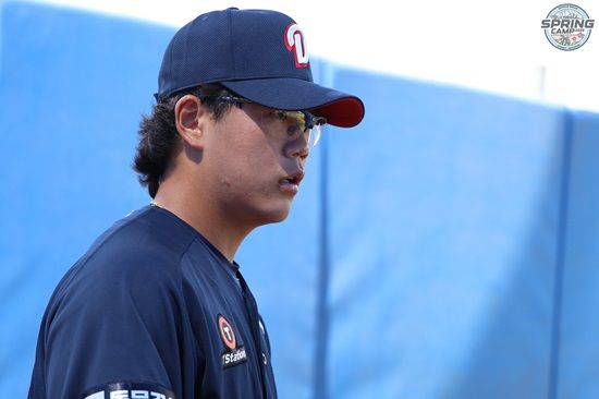 두산 베어스 투수 이병헌이 호주 블랙타운 스프링캠프에서 불펜 투구를 소화하고 있다. 두산 베어스