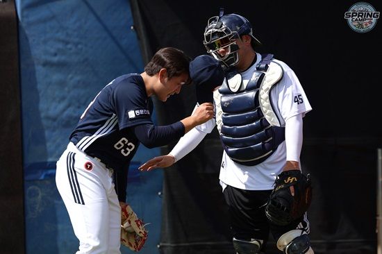 두산 베어스 투수 김택연이 호주 블랙타운 스프링캠프에서 훈련을 소화하고 있다. 두산 베어스