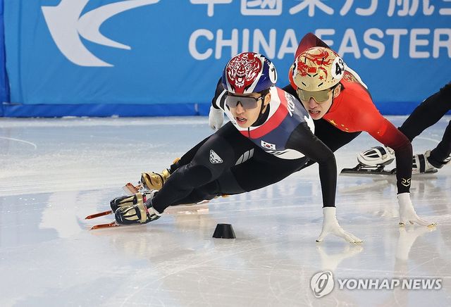 왼쪽부터 한국 쇼트트랙 국가대표 박지원과 중국 린샤오쥔(한국명 임효준).