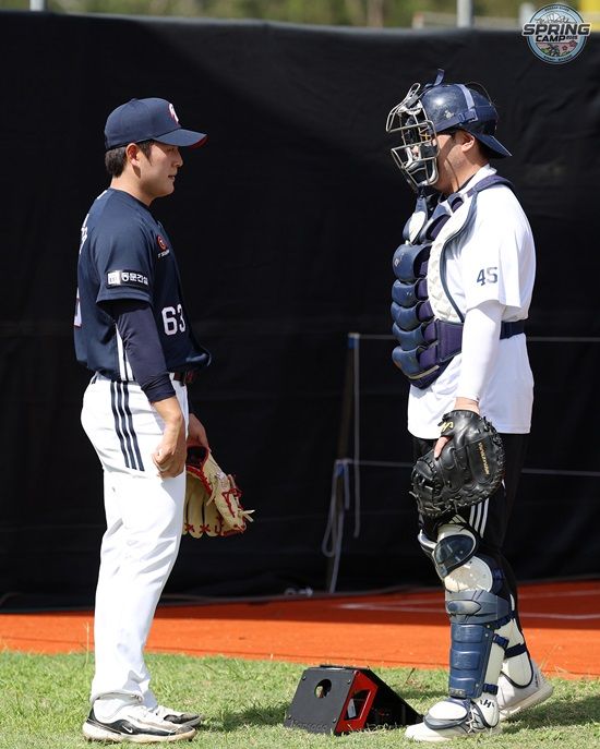두산 베어스 투수 김택연이 호주 블랙타운 스프링캠프에서 훈련을 소화하고 있다. 두산 베어스