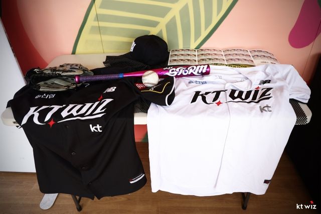 호주 질롱에서 1차 스프링캠프를 진행 중인 KT 위즈가 질롱시와 협업으로 9일 질롱베이스볼센터에서 커뮤니티데이를 개최했다. 이날 KT는 질롱 시민들을 초청해 KT를 비롯한 한국 야구를 알리고 이벤트 부스, 유소년 클리닉 등의 행사를 진행했다. kt wiz