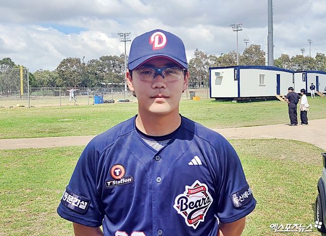 두산 베어스 투수 이병헌이 호주 블랙타운 스프링캠프에서 취재진과 인터뷰에 응하고 있다. 블랙타운, 김근한 기자