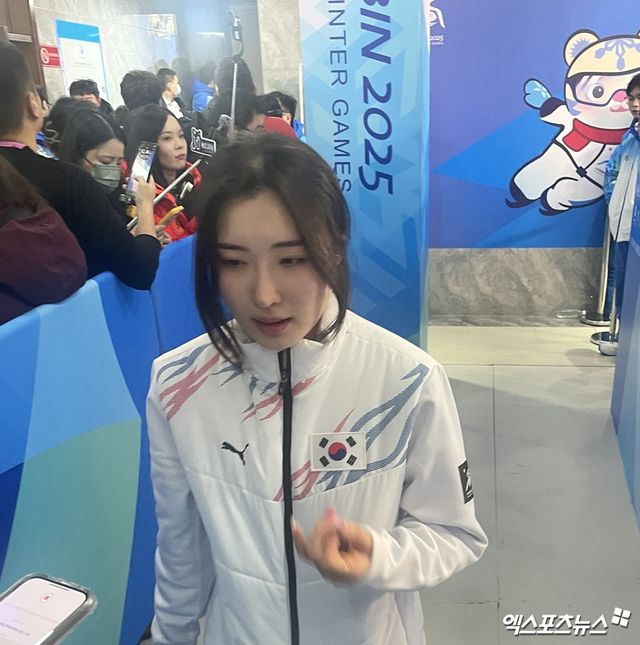 한국 쇼트트랙 여자대표팀 김길리가 9일 2025 하얼빈 동계아시안게임을 마치고 취재진과 인터뷰하고 있다. 하얼빈, 최원영 기자