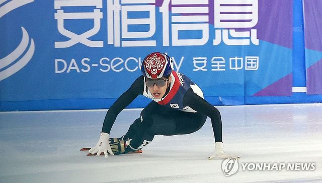 9일 중국 하얼빈 헤이룽장 빙상훈련센터 다목적홀에서 열린 하얼빈 동계아시안게임 쇼트트랙 남자 5000m 계주 결승에서 박지원이 질주하고 있다. 연합뉴스
