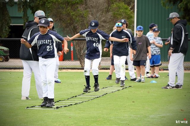 호주 질롱에서 1차 스프링캠프를 진행 중인 KT 위즈가 질롱시와 협업으로 9일 질롱베이스볼센터에서 커뮤니티데이를 개최했다. 이날 KT는 질롱 시민들을 초청해 KT를 비롯한 한국 야구를 알리고 이벤트 부스, 유소년 클리닉 등의 행사를 진행했다. kt wiz