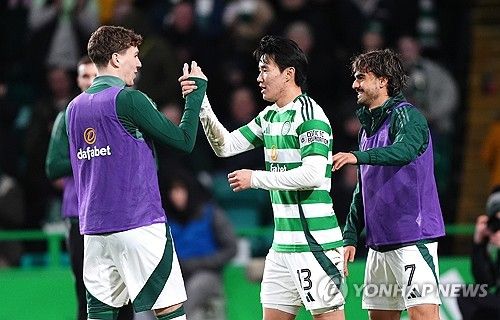 브랜던 로저스 감독이 이끄는 셀틱이 9일(한국시간) 영국 스코틀랜드 글래스고에 있는 셀틱 파크에서 열린 레이버 로버스(2부)와의 2024-2025시즌 스코티시 FA컵 5라운드 홈 경기에서 5-0 대승을 거두며 6라운드에 진출했다.&nbsp; 셀틱은 이날 마에다 다이젠이 해트트릭을 달성한 가운데, 양현준도 3개의 공격포인트를 기록하면서 활약을 이어갔다. 연합뉴스