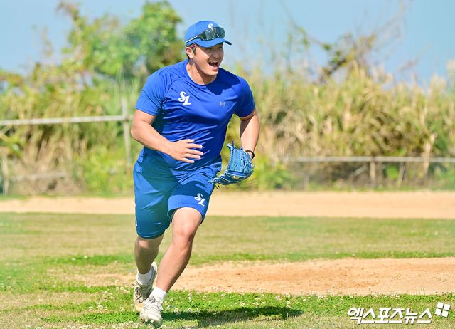삼성 라이온즈 선발투수 최원태가 1일 일본 오키나와 아카마 구장에서 훈련에 임하고 있다. 일본 오키나와, 김한준 기자