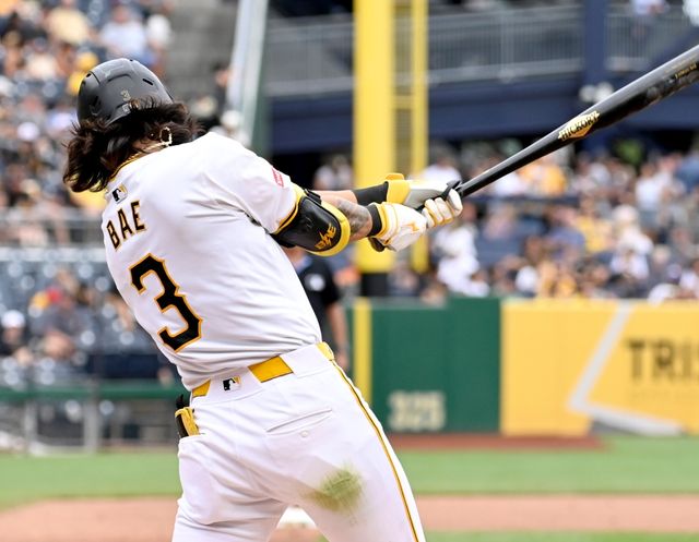 피츠버그 파이리츠 배지환이 미국 플로리다주 브레이든턴의 레콤 파크에서 열린 2025 미국프로야구 메이저리그 탬파베이 레이스와의 시범경기에 교체 출전해 1타수 1안타를 기록하면서 3경기 연속 안타 행진을 이어갔다. 이날 경기를 포함한 올해 배지환의 시범경기 성적은 5타수 3안타 타율 0.600 1득점이다. UPI 연합뉴스