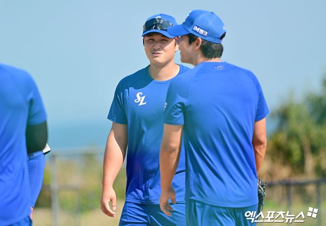 삼성 라이온즈 선발투수 최원태가 1일 일본 오키나와 아카마 구장에서 훈련에 임하고 있다. 일본 오키나와, 김한준 기자