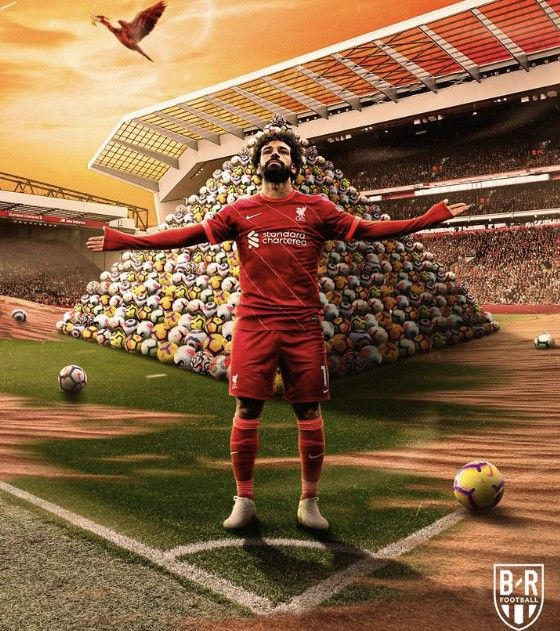 미국의 글로벌 스포츠 매체 'ESPN'은 28일(한국시간) '손흥민은 무슨 일이 잘못되었을까. 스퍼스(토트넘 애칭)에서 미래'라는 주제의 보도를 통해 토트넘에서의 손흥민 거취가 심상치 않다는 뜻을 전했다. 매체는 '손흥민은 모하메드 살라(리버풀)와 1992년생 동갑이다. 두 선수 모두 각자 구단에서 레전드 선수'라며 '한 명은 인생 최고의 전성기를 달리고 있다. 다른 한 명은 토트넘에서 처음으로 의문을 보이게 만들었다'라며 손흥민의 경기력 추락을 거론한 뒤 배경을 해리 케인의 바이에른 뮌헨 이적을 들었다.&nbsp;BR풋볼