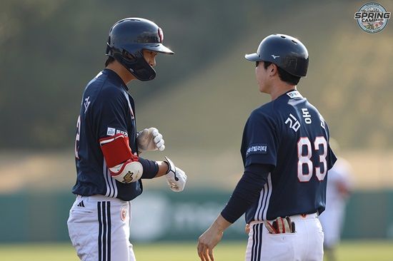 두산 베어스 외야수 김민석이 1일 오릭스전에서 싹쓸이 3타점 3루타를 포함해 멀티히트 경기 활약을 펼쳤다. 두산 베어스