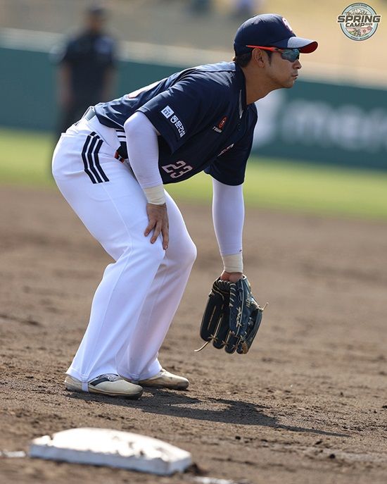 두산 베어스 내야수 강승호가 1일 구춘대회 오릭스전에서 2볼넷 1타점을 기록해 허슬플레이상을 받았다. 두산 베어스