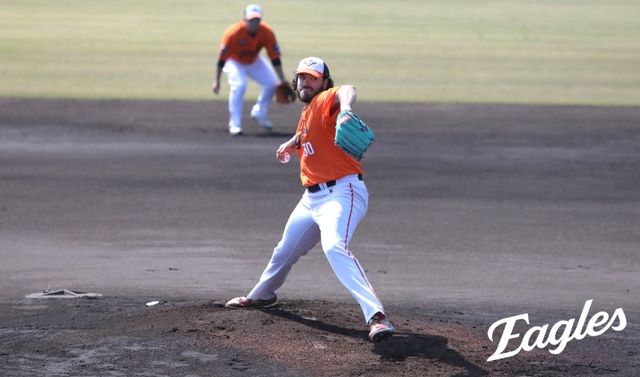 한화 이글스는 1일 일본 오키나와 고친다구장에서 열린 일본 사회인 야구팀 오키나와 전력과의 연습경기에서 3-9 패배를 당했다. 선발투수 코디 폰세가 투구를 하고 있다. 한화 이글스