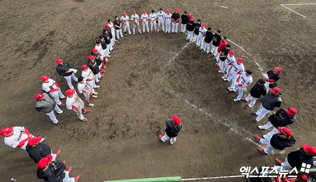 이범호 KIA 감독은 지난달 27일 킨 스타디움에서 열린 LG와 연습경기를 끝낸 뒤 선수단 미팅을 진행했다. 자유로운 분위기 속에서도 선수들이 경기장에서 해야 할 일을 강조했다. 엑스포츠뉴스 DB