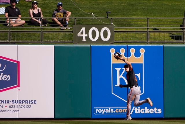 샌프란시스코는 외야수 이정후 활용을 두고 고심에 빠졌다. 높은 출루율을 앞세워 리드오프로 배치할지, 상승한 장타율과 클러치 능력을 활용하고자 3번타자로 기용할지 행복한 고민이 이어지고 있다. 연합뉴스 AP