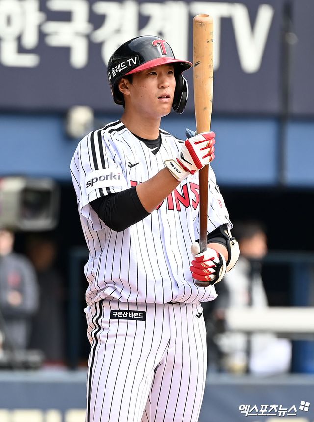 LG 외야수 송찬의는 10일 사직구장에서 열릴 '2025 신한 SOL Bank KBO 시범경기' 롯데와 시범경기에서 6번타자 좌익수로 선발 출전한다. 시범경기 기간 왼손 투수 상대 기회를 받을 전망이다. 엑스포츠뉴스 DB