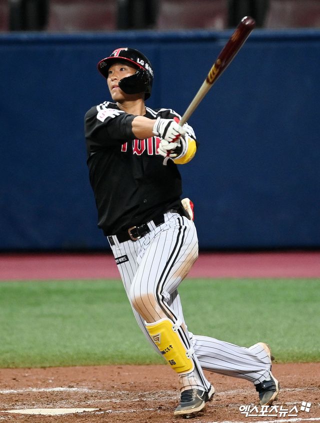 LG 외야수 송찬의는 10일 사직구장에서 열린 '2025 신한 SOL Bank KBO 시범경기' 롯데와 시범경기에서 6번타자 좌익수로 선발 출전한다. 시범경기 기간 왼손 투수 상대 기회를 받을 전망이다. 엑스포츠뉴스 DB