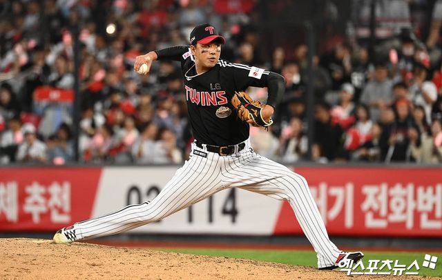 LG 투수 정우영은 지난 8일 수원 KT위즈파크에서 열린 '2025 신한 SOL Bank KBO 시범경기' KT전에서 구원 등판했다. 비시즌 발전해 많은 기대 속 마운드에 올랐으나 아웃카운트 하나를 잡는 동안 볼넷 2개를 내주며 흔들렸다. 엑스포츠뉴스 DB