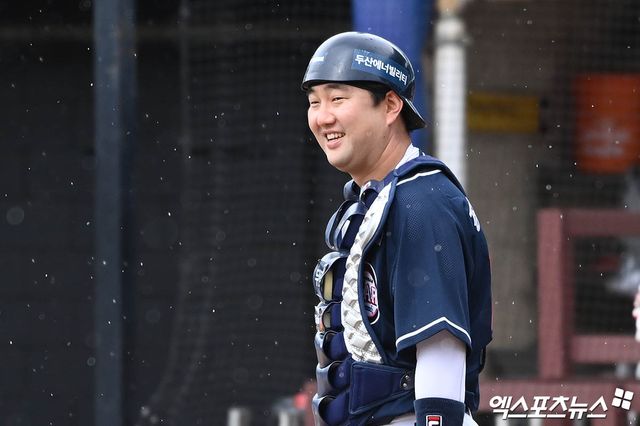 두산 베어스 포수 장승현이 스프링캠프에서 훈련 도중 미소 짓고 있다. 엑스포츠뉴스 DB