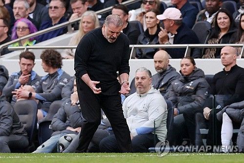 전 축구 감독인 해리 래드냅이 토트넘 홋스퍼 최초의 아시아 주장 손흥민이 주장감이 아니라는 충격 주장을 펼쳤다.&nbsp; 래드냅이 9일(한국시간) 영국 '토크스포츠'를 통해 손흥민이 주장으로 적합하지 않다고 주장했다.&nbsp;연합뉴스